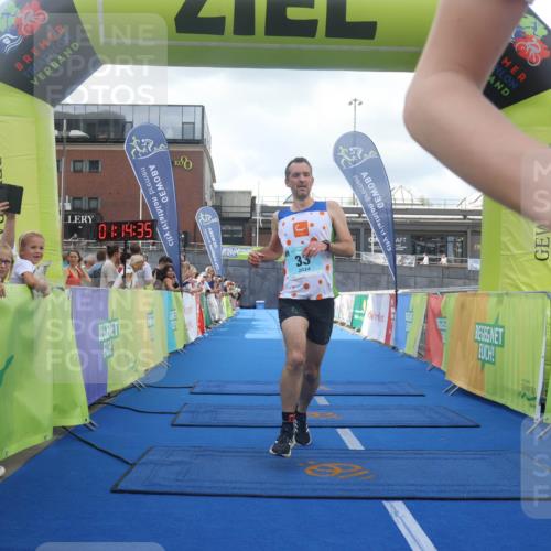 11.08.2024 - GEWOBA Citytriathlon Bremen Lena Gebhardt http://msf.ph/oto/6787230 11.08.2024 11:14:38 Ziel 20, 33, 101 meine-sportfotos.de