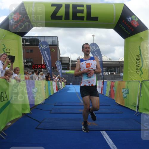 11.08.2024 - GEWOBA Citytriathlon Bremen Lena Gebhardt http://msf.ph/oto/6787231 11.08.2024 11:14:39 Ziel 20, 33, 101 meine-sportfotos.de