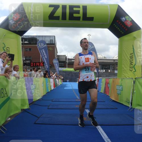 11.08.2024 - GEWOBA Citytriathlon Bremen Lena Gebhardt http://msf.ph/oto/6787233 11.08.2024 11:14:39 Ziel 20, 33, 101 meine-sportfotos.de