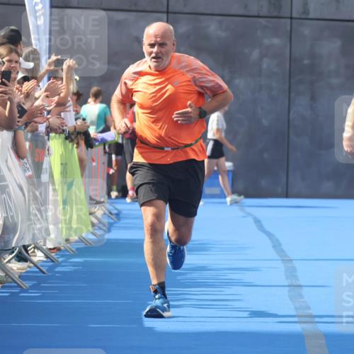 11.08.2024 - GEWOBA Citytriathlon Bremen Lena Gebhardt http://msf.ph/oto/6787247 11.08.2024 11:15:26 Ziel 18 meine-sportfotos.de