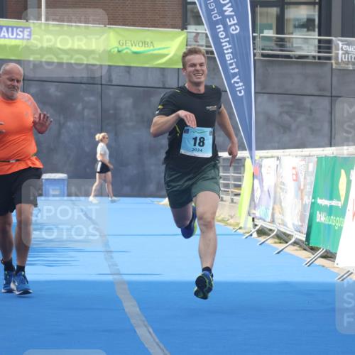 11.08.2024 - GEWOBA Citytriathlon Bremen Lena Gebhardt http://msf.ph/oto/6787249 11.08.2024 11:15:27 Ziel 18 meine-sportfotos.de