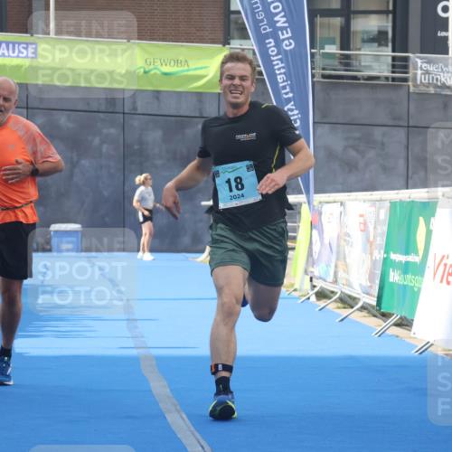 11.08.2024 - GEWOBA Citytriathlon Bremen Lena Gebhardt http://msf.ph/oto/6787252 11.08.2024 11:15:28 Ziel 18 meine-sportfotos.de