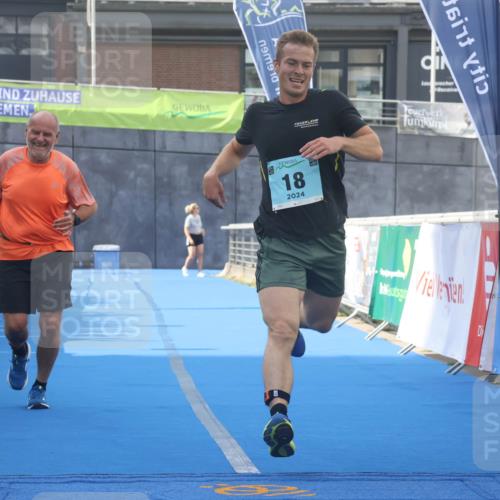 11.08.2024 - GEWOBA Citytriathlon Bremen Lena Gebhardt http://msf.ph/oto/6787258 11.08.2024 11:15:28 Ziel 18 meine-sportfotos.de