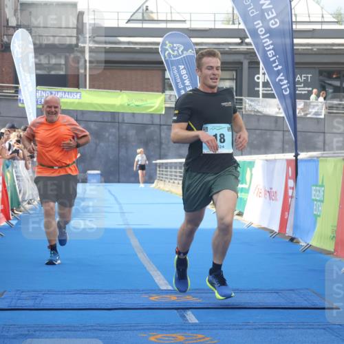 11.08.2024 - GEWOBA Citytriathlon Bremen Lena Gebhardt http://msf.ph/oto/6787259 11.08.2024 11:15:29 Ziel 18 meine-sportfotos.de