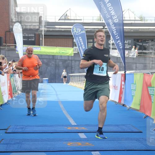 11.08.2024 - GEWOBA Citytriathlon Bremen Lena Gebhardt http://msf.ph/oto/6787261 11.08.2024 11:15:29 Ziel 18 meine-sportfotos.de