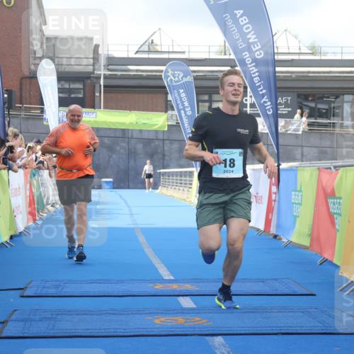 11.08.2024 - GEWOBA Citytriathlon Bremen Lena Gebhardt http://msf.ph/oto/6787262 11.08.2024 11:15:29 Ziel 18 meine-sportfotos.de