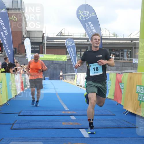 11.08.2024 - GEWOBA Citytriathlon Bremen Lena Gebhardt http://msf.ph/oto/6787264 11.08.2024 11:15:29 Ziel 18 meine-sportfotos.de