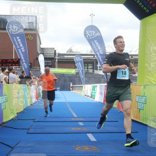 11.08.2024 - GEWOBA Citytriathlon Bremen Lena Gebhardt http://msf.ph/oto/6787265 11.08.2024 11:15:29 Ziel 18 meine-sportfotos.de