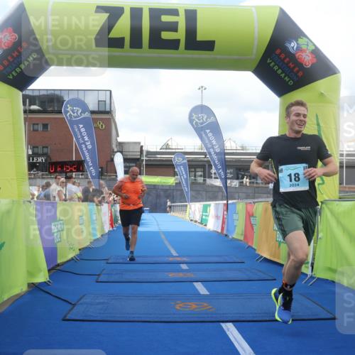 11.08.2024 - GEWOBA Citytriathlon Bremen Lena Gebhardt http://msf.ph/oto/6787270 11.08.2024 11:15:30 Ziel 18 meine-sportfotos.de