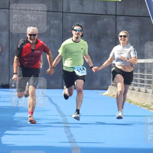 11.08.2024 - GEWOBA Citytriathlon Bremen Lena Gebhardt http://msf.ph/oto/6787301 11.08.2024 11:15:37 Ziel 18, 87, 114 meine-sportfotos.de