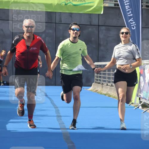 11.08.2024 - GEWOBA Citytriathlon Bremen Lena Gebhardt http://msf.ph/oto/6787312 11.08.2024 11:15:39 Ziel 87, 114 meine-sportfotos.de