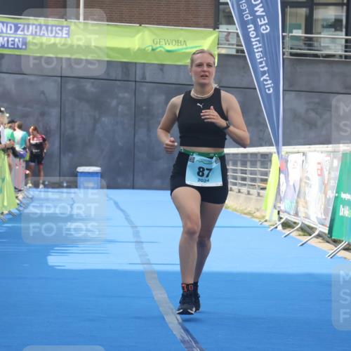 11.08.2024 - GEWOBA Citytriathlon Bremen Lena Gebhardt http://msf.ph/oto/6787351 11.08.2024 11:15:45 Ziel 87, 114 meine-sportfotos.de