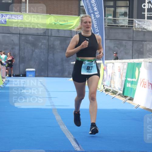 11.08.2024 - GEWOBA Citytriathlon Bremen Lena Gebhardt http://msf.ph/oto/6787355 11.08.2024 11:15:46 Ziel 87, 114 meine-sportfotos.de