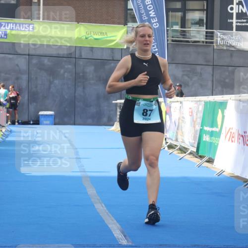 11.08.2024 - GEWOBA Citytriathlon Bremen Lena Gebhardt http://msf.ph/oto/6787356 11.08.2024 11:15:46 Ziel 87, 114 meine-sportfotos.de