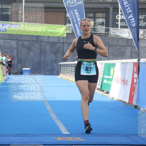 11.08.2024 - GEWOBA Citytriathlon Bremen Lena Gebhardt http://msf.ph/oto/6787359 11.08.2024 11:15:46 Ziel 87, 114 meine-sportfotos.de