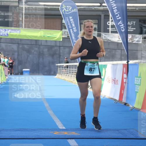 11.08.2024 - GEWOBA Citytriathlon Bremen Lena Gebhardt http://msf.ph/oto/6787361 11.08.2024 11:15:46 Ziel 87, 114 meine-sportfotos.de