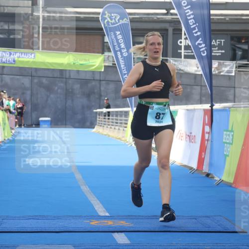 11.08.2024 - GEWOBA Citytriathlon Bremen Lena Gebhardt http://msf.ph/oto/6787363 11.08.2024 11:15:46 Ziel 87, 114 meine-sportfotos.de