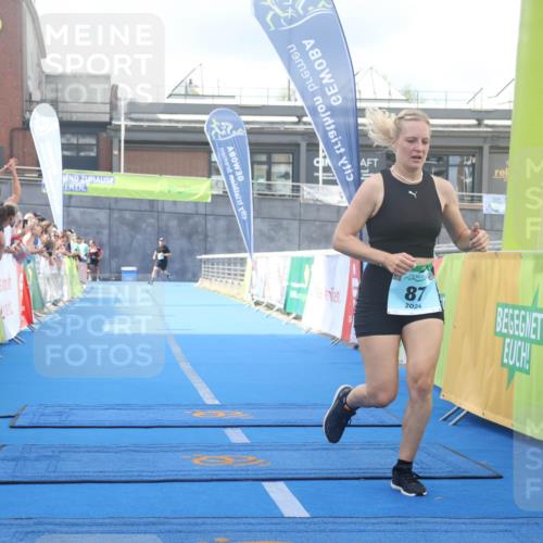 11.08.2024 - GEWOBA Citytriathlon Bremen Lena Gebhardt http://msf.ph/oto/6787375 11.08.2024 11:15:47 Ziel 87, 114 meine-sportfotos.de