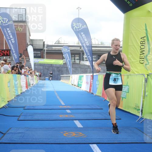 11.08.2024 - GEWOBA Citytriathlon Bremen Lena Gebhardt http://msf.ph/oto/6787379 11.08.2024 11:15:47 Ziel 87, 114 meine-sportfotos.de
