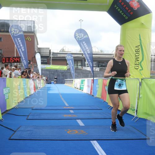11.08.2024 - GEWOBA Citytriathlon Bremen Lena Gebhardt http://msf.ph/oto/6787382 11.08.2024 11:15:48 Ziel 71, 87, 114 meine-sportfotos.de