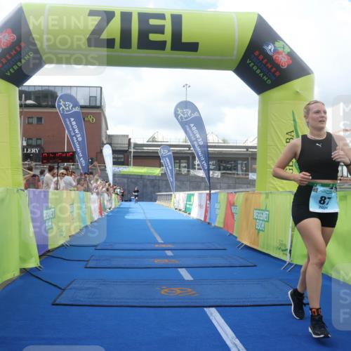 11.08.2024 - GEWOBA Citytriathlon Bremen Lena Gebhardt http://msf.ph/oto/6787389 11.08.2024 11:15:48 Ziel 71, 87, 114 meine-sportfotos.de