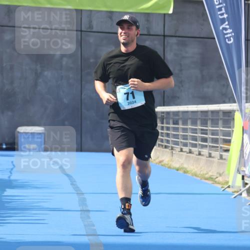 11.08.2024 - GEWOBA Citytriathlon Bremen Lena Gebhardt http://msf.ph/oto/6787398 11.08.2024 11:15:55 Ziel 71 meine-sportfotos.de