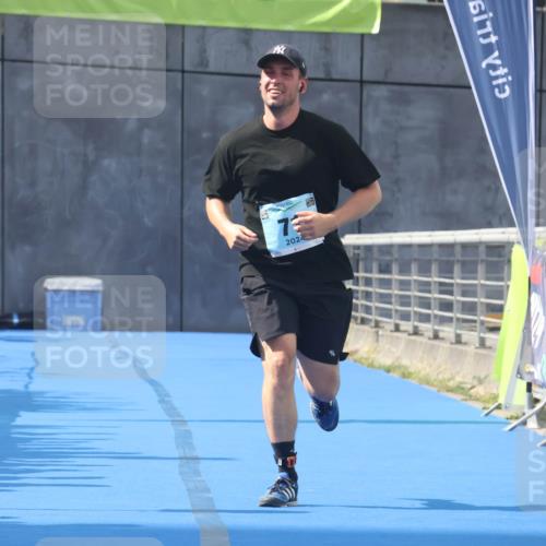 11.08.2024 - GEWOBA Citytriathlon Bremen Lena Gebhardt http://msf.ph/oto/6787399 11.08.2024 11:15:55 Ziel 71 meine-sportfotos.de