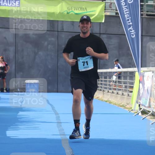 11.08.2024 - GEWOBA Citytriathlon Bremen Lena Gebhardt http://msf.ph/oto/6787401 11.08.2024 11:15:56 Ziel 71 meine-sportfotos.de