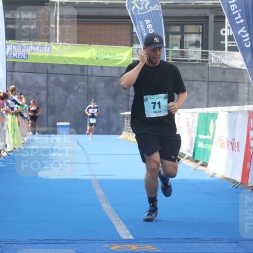 11.08.2024 - GEWOBA Citytriathlon Bremen Lena Gebhardt http://msf.ph/oto/6787412 11.08.2024 11:15:57 Ziel 15, 71 meine-sportfotos.de