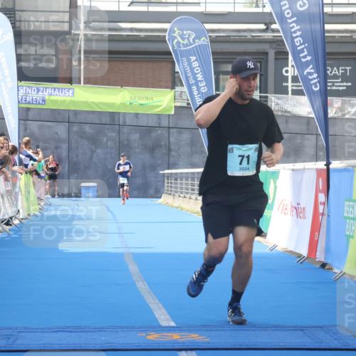 11.08.2024 - GEWOBA Citytriathlon Bremen Lena Gebhardt http://msf.ph/oto/6787416 11.08.2024 11:15:58 Ziel 15, 71, 96 meine-sportfotos.de