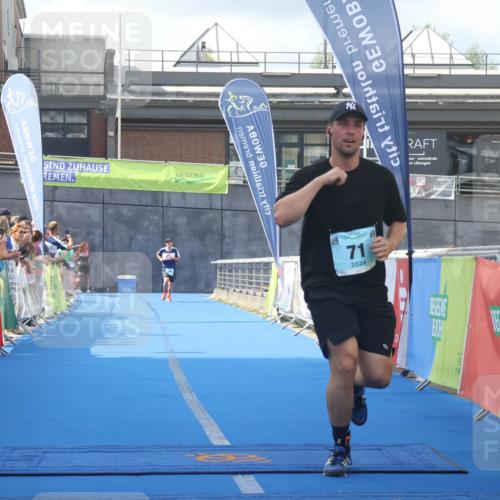 11.08.2024 - GEWOBA Citytriathlon Bremen Lena Gebhardt http://msf.ph/oto/6787419 11.08.2024 11:15:58 Ziel 15, 71, 96 meine-sportfotos.de