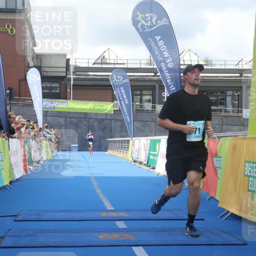 11.08.2024 - GEWOBA Citytriathlon Bremen Lena Gebhardt http://msf.ph/oto/6787422 11.08.2024 11:15:58 Ziel 15, 71, 96 meine-sportfotos.de