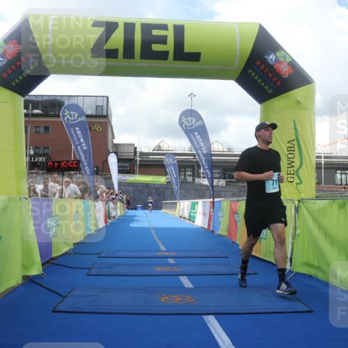11.08.2024 - GEWOBA Citytriathlon Bremen Lena Gebhardt http://msf.ph/oto/6787426 11.08.2024 11:15:59 Ziel 15, 71, 96 meine-sportfotos.de