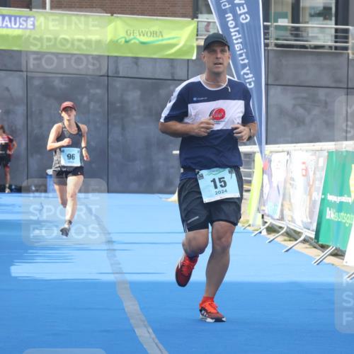 11.08.2024 - GEWOBA Citytriathlon Bremen Lena Gebhardt http://msf.ph/oto/6787445 11.08.2024 11:16:05 Ziel 15, 71, 96 meine-sportfotos.de