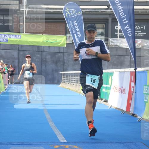11.08.2024 - GEWOBA Citytriathlon Bremen Lena Gebhardt http://msf.ph/oto/6787452 11.08.2024 11:16:06 Ziel 15, 71, 96 meine-sportfotos.de