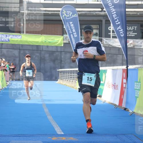 11.08.2024 - GEWOBA Citytriathlon Bremen Lena Gebhardt http://msf.ph/oto/6787454 11.08.2024 11:16:06 Ziel 15, 71, 96 meine-sportfotos.de