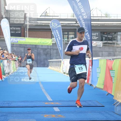 11.08.2024 - GEWOBA Citytriathlon Bremen Lena Gebhardt http://msf.ph/oto/6787459 11.08.2024 11:16:07 Ziel 15, 96 meine-sportfotos.de