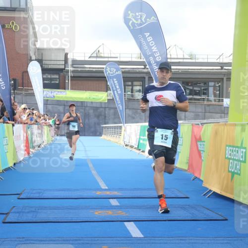 11.08.2024 - GEWOBA Citytriathlon Bremen Lena Gebhardt http://msf.ph/oto/6787464 11.08.2024 11:16:07 Ziel 15, 96 meine-sportfotos.de