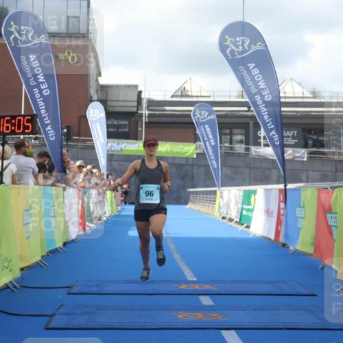 11.08.2024 - GEWOBA Citytriathlon Bremen Lena Gebhardt http://msf.ph/oto/6787480 11.08.2024 11:16:08 Ziel 15, 96 meine-sportfotos.de