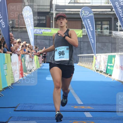 11.08.2024 - GEWOBA Citytriathlon Bremen Lena Gebhardt http://msf.ph/oto/6787481 11.08.2024 11:16:09 Ziel 15, 96 meine-sportfotos.de