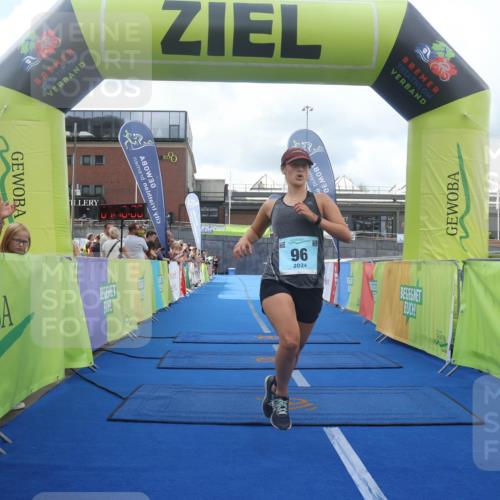 11.08.2024 - GEWOBA Citytriathlon Bremen Lena Gebhardt http://msf.ph/oto/6787487 11.08.2024 11:16:09 Ziel 15, 96 meine-sportfotos.de