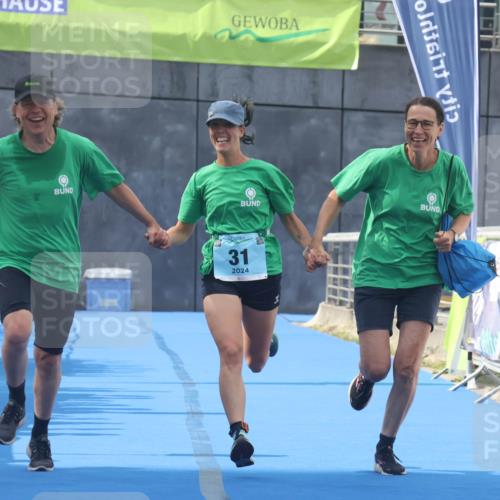 11.08.2024 - GEWOBA Citytriathlon Bremen Lena Gebhardt http://msf.ph/oto/6787503 11.08.2024 11:16:26 Ziel 31 meine-sportfotos.de
