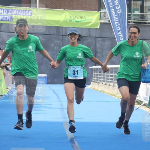 11.08.2024 - GEWOBA Citytriathlon Bremen Lena Gebhardt http://msf.ph/oto/6787510 11.08.2024 11:16:27 Ziel 31 meine-sportfotos.de