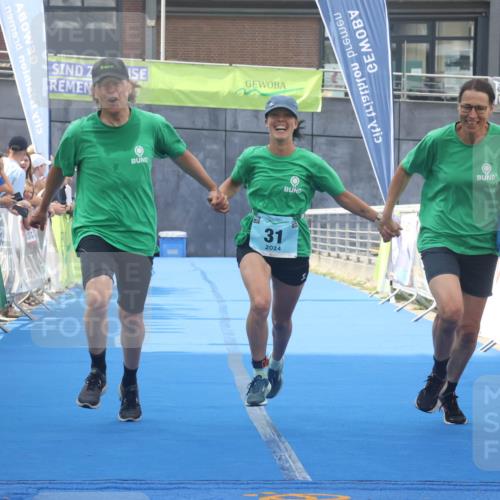 11.08.2024 - GEWOBA Citytriathlon Bremen Lena Gebhardt http://msf.ph/oto/6787514 11.08.2024 11:16:28 Ziel 31 meine-sportfotos.de
