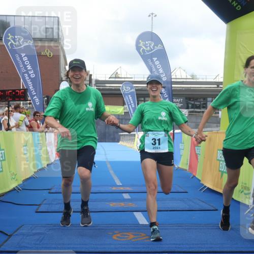 11.08.2024 - GEWOBA Citytriathlon Bremen Lena Gebhardt http://msf.ph/oto/6787522 11.08.2024 11:16:29 Ziel 31 meine-sportfotos.de