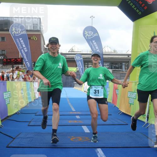 11.08.2024 - GEWOBA Citytriathlon Bremen Lena Gebhardt http://msf.ph/oto/6787524 11.08.2024 11:16:29 Ziel 31 meine-sportfotos.de