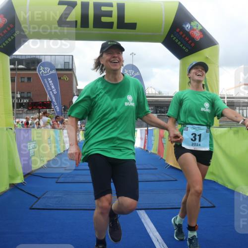 11.08.2024 - GEWOBA Citytriathlon Bremen Lena Gebhardt http://msf.ph/oto/6787527 11.08.2024 11:16:30 Ziel 31 meine-sportfotos.de