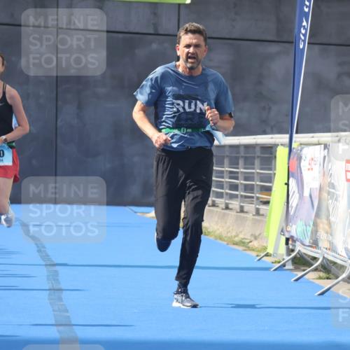 11.08.2024 - GEWOBA Citytriathlon Bremen Lena Gebhardt http://msf.ph/oto/6787532 11.08.2024 11:16:51 Ziel 29, 66, 80 meine-sportfotos.de