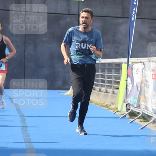 11.08.2024 - GEWOBA Citytriathlon Bremen Lena Gebhardt http://msf.ph/oto/6787534 11.08.2024 11:16:51 Ziel 29, 66, 80 meine-sportfotos.de