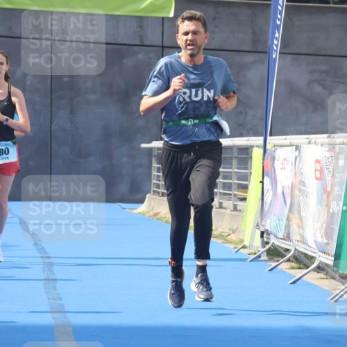 11.08.2024 - GEWOBA Citytriathlon Bremen Lena Gebhardt http://msf.ph/oto/6787537 11.08.2024 11:16:52 Ziel 29, 66, 80 meine-sportfotos.de